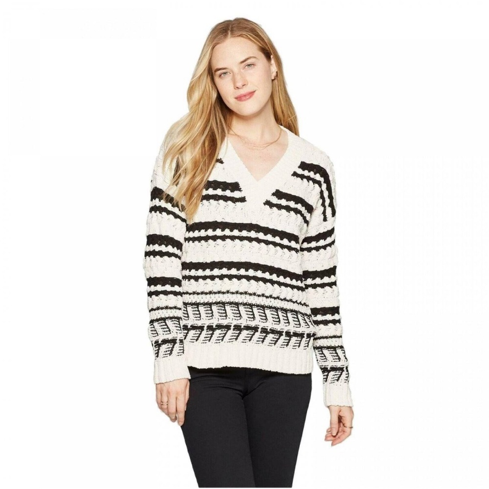 Universal Thread Cozy Sweater Black Cream EUC Small